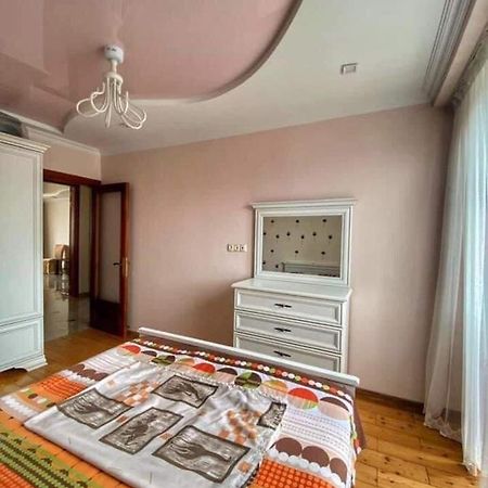 Apartment Dolphin Batumi Exteriör bild