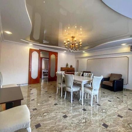 Apartment Dolphin Batumi Exteriör bild