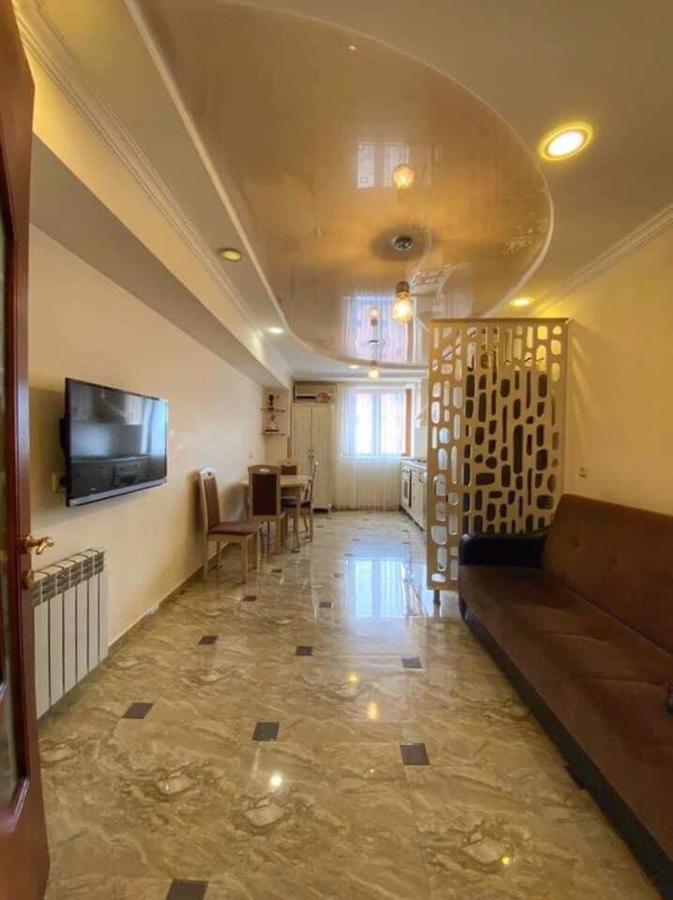 Apartment Dolphin Batumi Exteriör bild