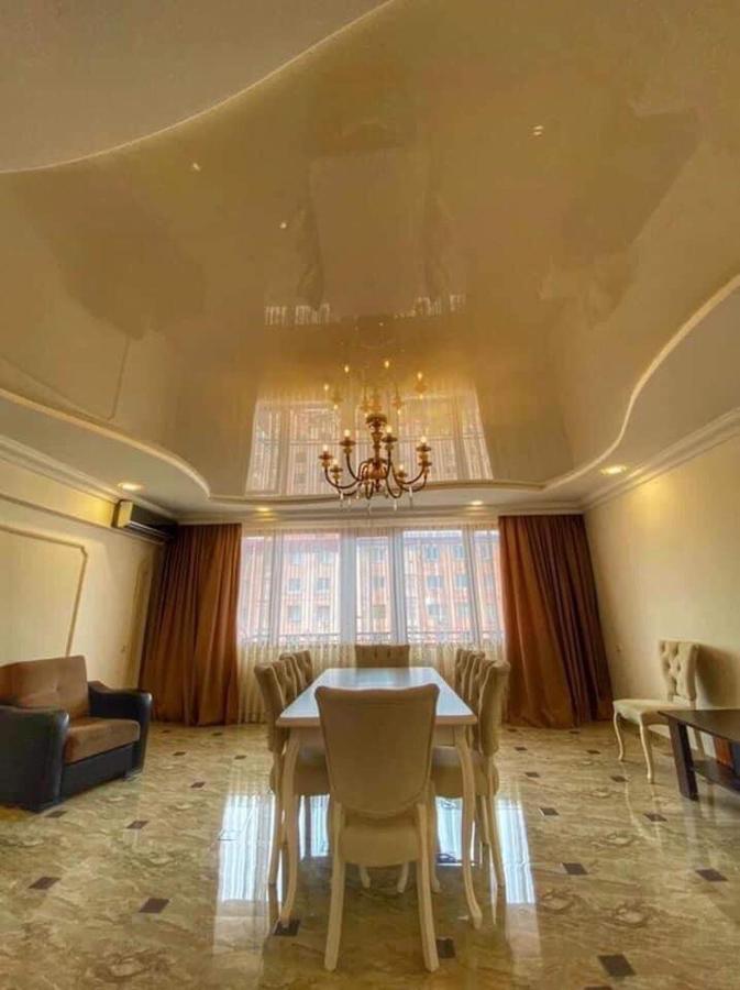 Apartment Dolphin Batumi Exteriör bild