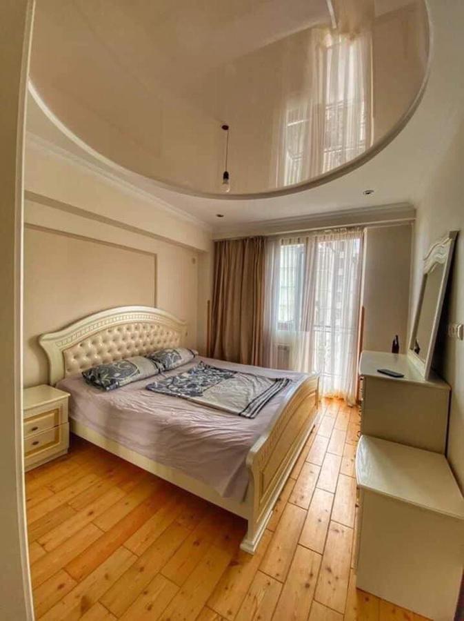 Apartment Dolphin Batumi Exteriör bild