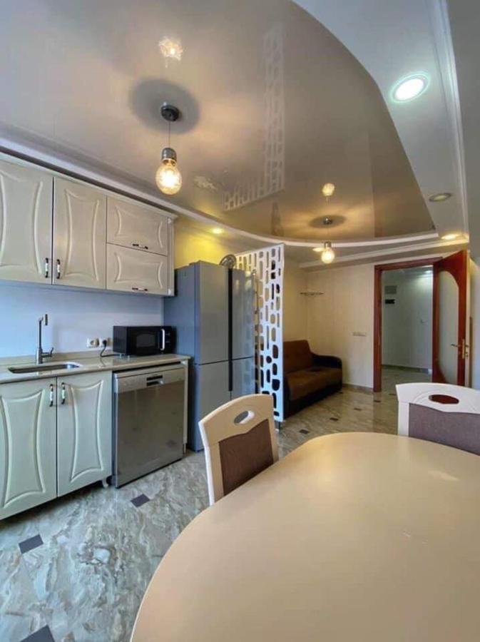 Apartment Dolphin Batumi Exteriör bild