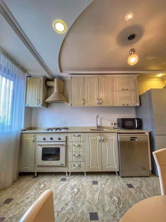 Apartment Dolphin Batumi Exteriör bild