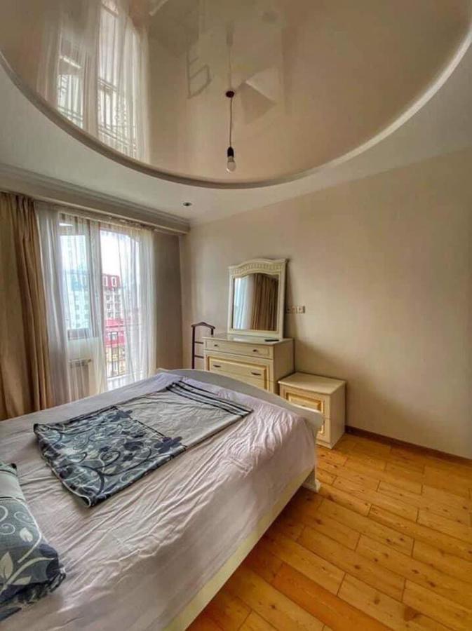 Apartment Dolphin Batumi Exteriör bild